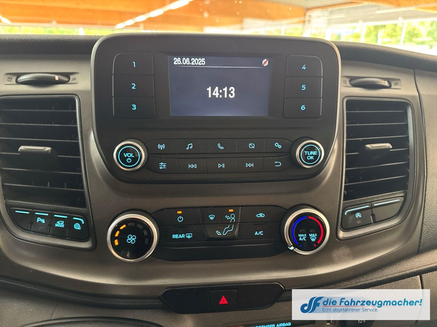 Fahrzeugabbildung Ford Transit Custom 320 L2 Trend 2.0 TDCi EU6d Dyn. K