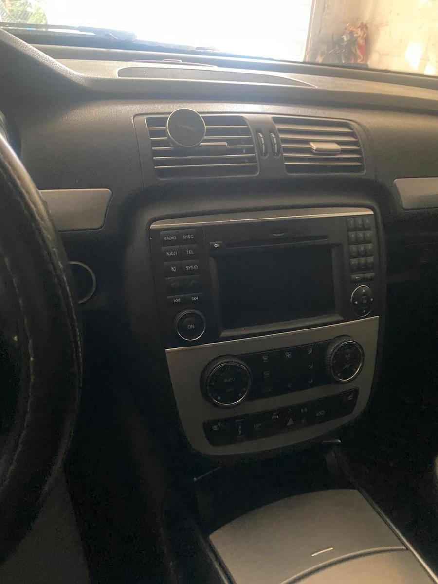 Mercedes-Benz R350 2011 — photo 8