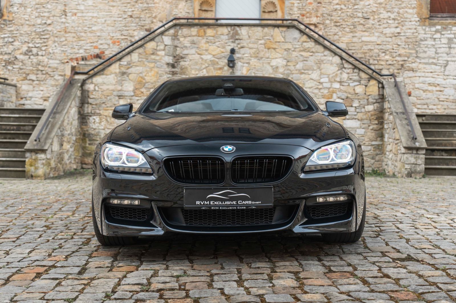 Fahrzeugabbildung BMW 650i xDrive Coupé M-SPORTPAKET HUD H&K LED KAM