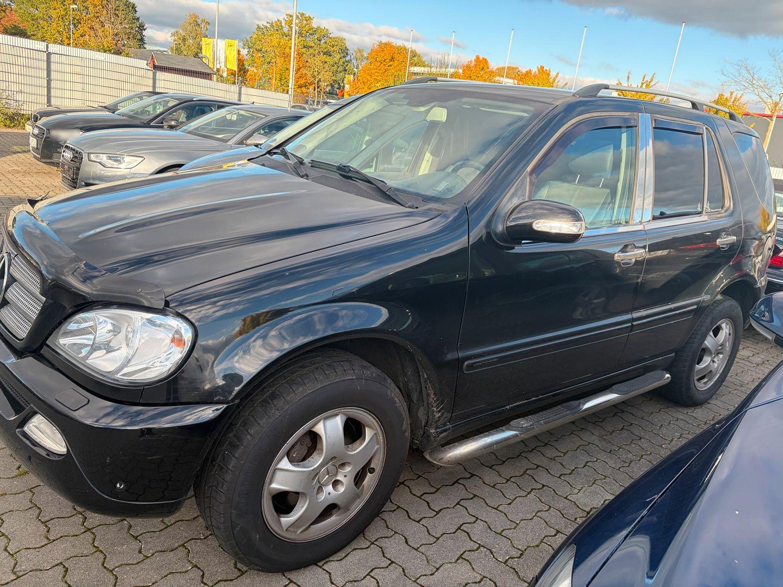 Mercedes-Benz ML270 2005 — салон
