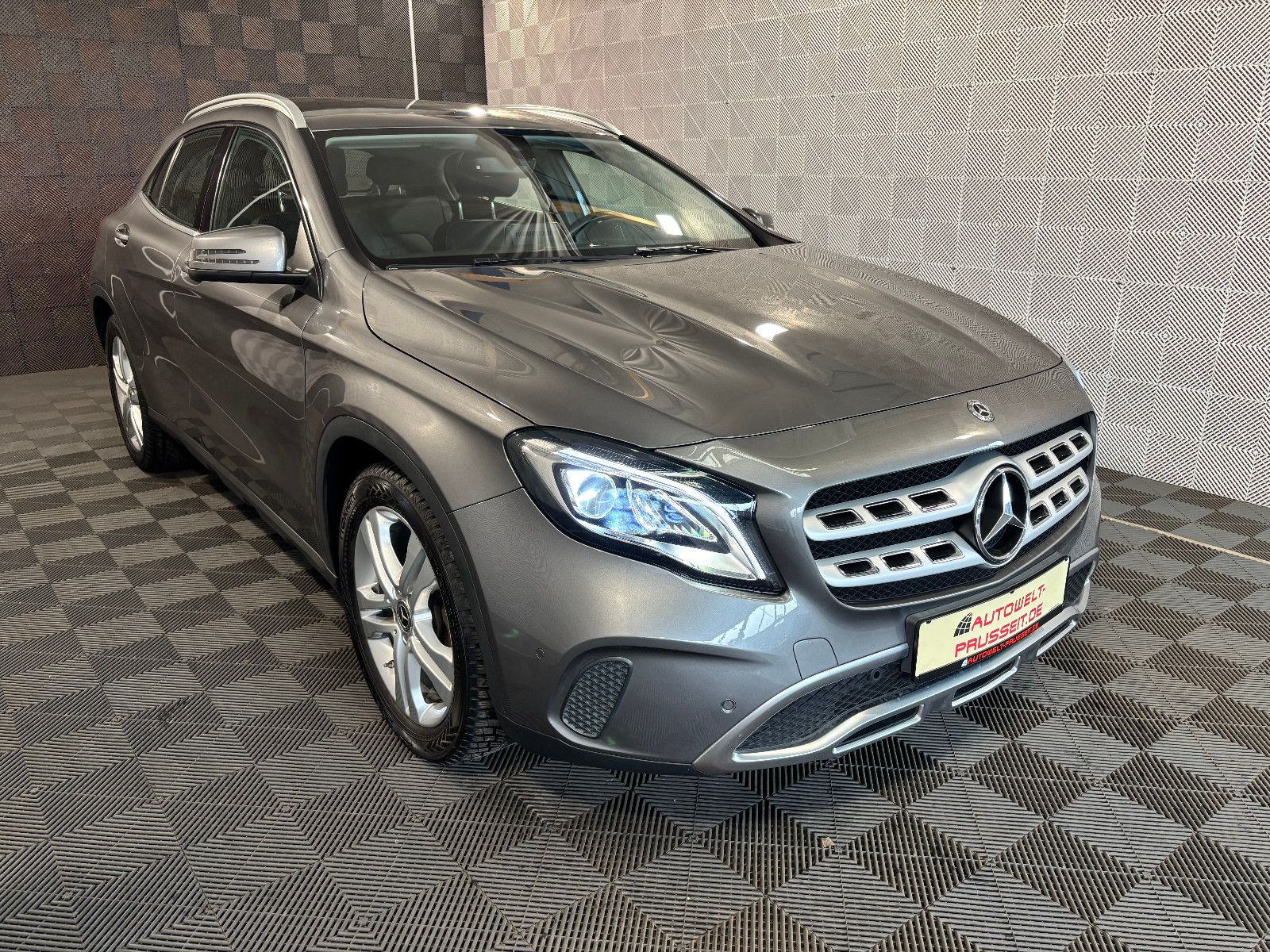 Gebrauchtwagen Mercedes-Benz GLA 180 GLA 180*URBAN*LED-R.KAM-TEMPO-PDC-SHZ-ST&GO-LM18 in Horb am Neckar