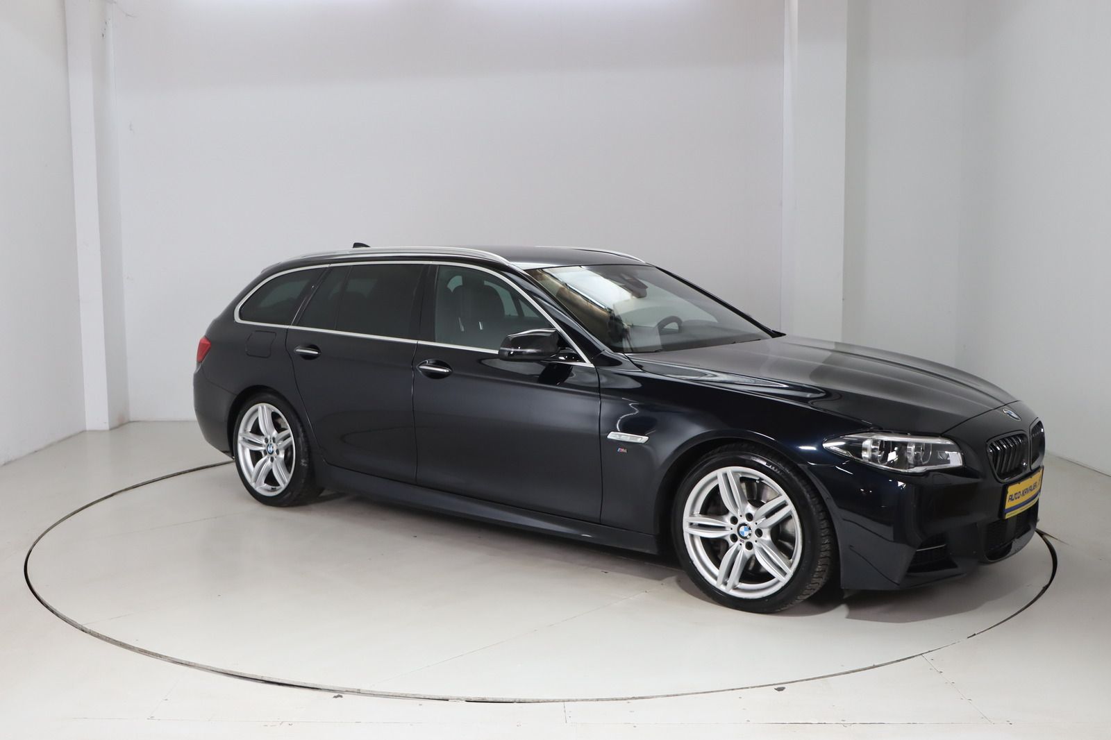 Fahrzeugabbildung BMW M550 d Touring xDrive * HUD * Leder