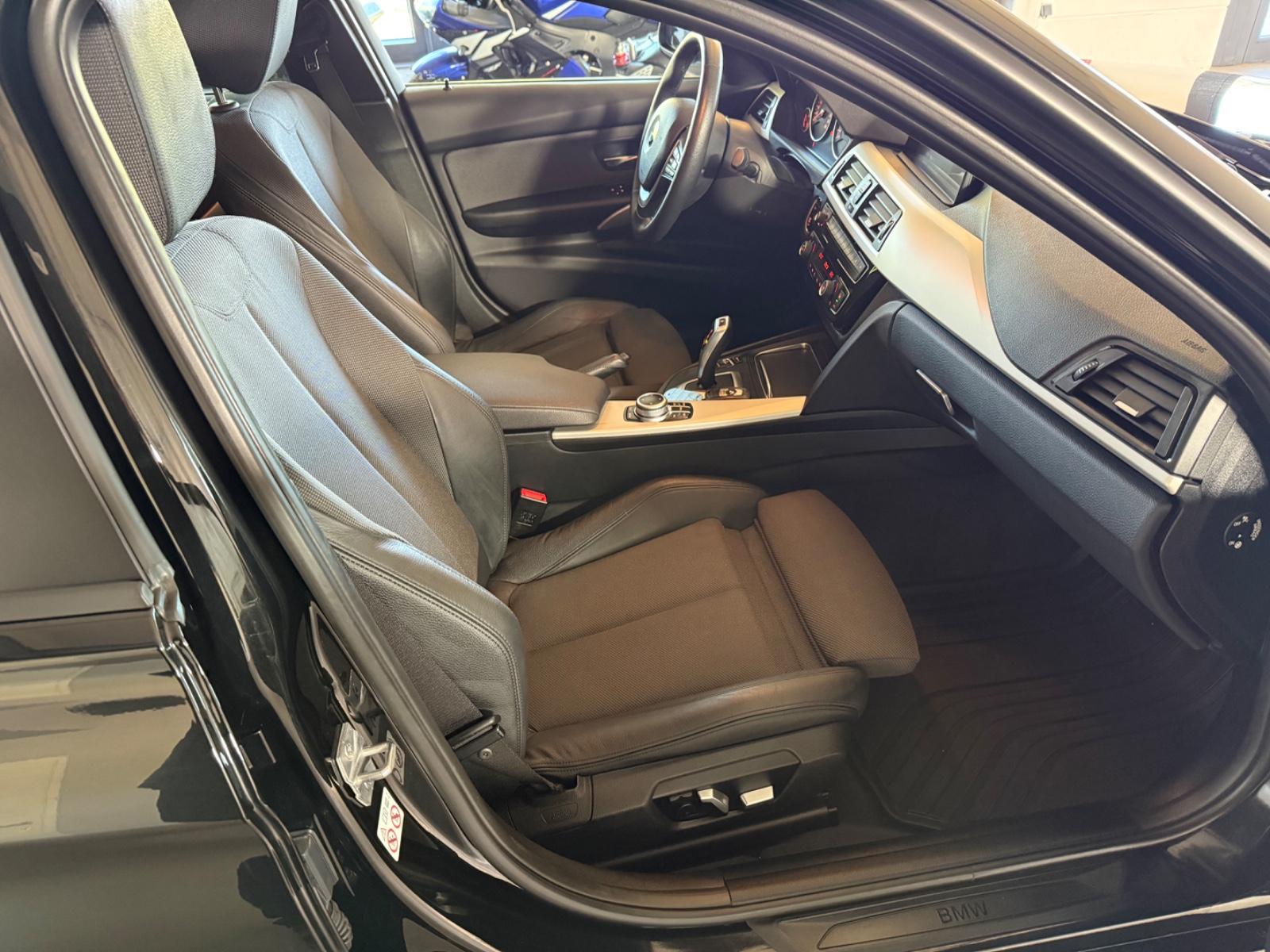 BMW 320i Touring Advantage LED/Memory/HUD/Pano/ACC