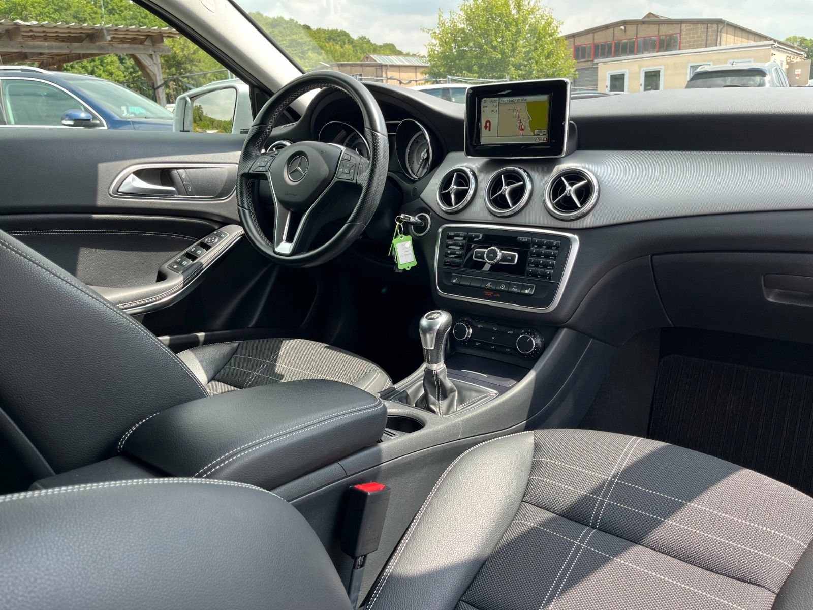 Fahrzeugabbildung Mercedes-Benz GLA 180 Urban Navi Xenon 2.HAND Leder SPORTSITZE