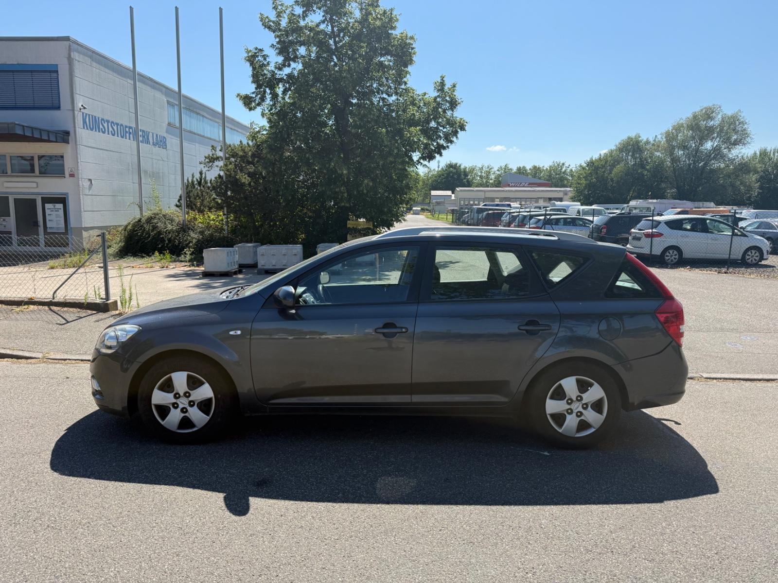 Kia cee'd 2012 — photo 8