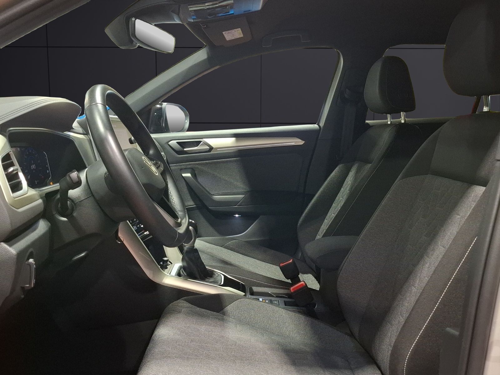 Fahrzeugabbildung Volkswagen T-Roc TSI Move Matrix ACC PDC Climatronic AID SH