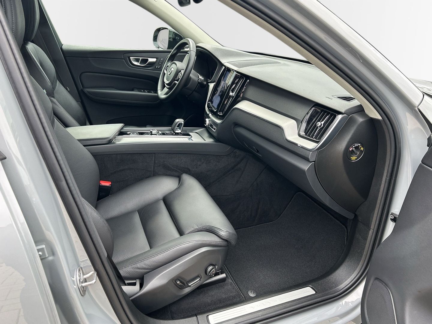 Volvo XC60 B4 Diesel AWD Plus Dark 19'' Allwetter ACC foto 3