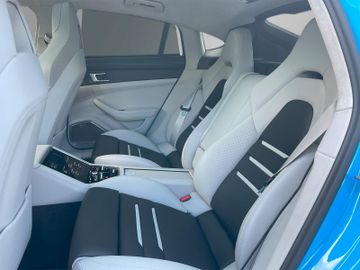 Porsche Panamera Turbo*PTS*PCCB*Chrono*Burmester*18-Wege
