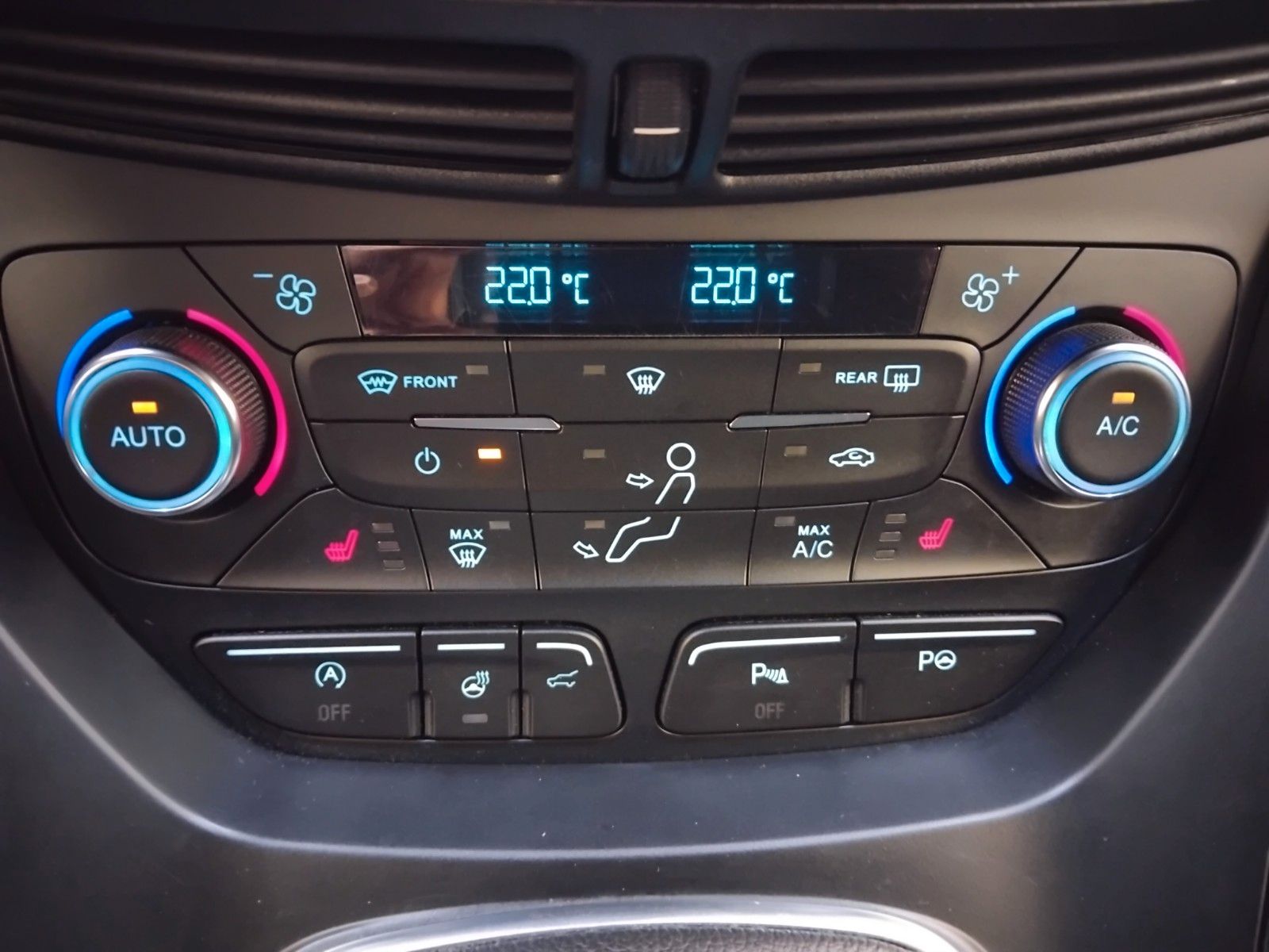 Ford Kuga (10/2017, Benzin)