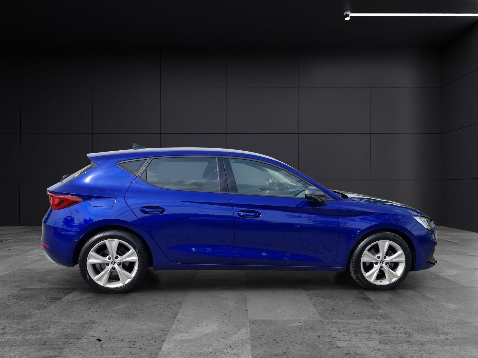 Fahrzeugabbildung SEAT Leon TSI FR LED Navi ACC Park-Assist SH LM ferti