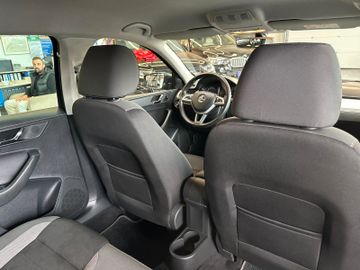 Skoda Rapid*KLIMAAUTO*SZHZ*CARPLAY*NAVI*TEMPO*TÜV0927