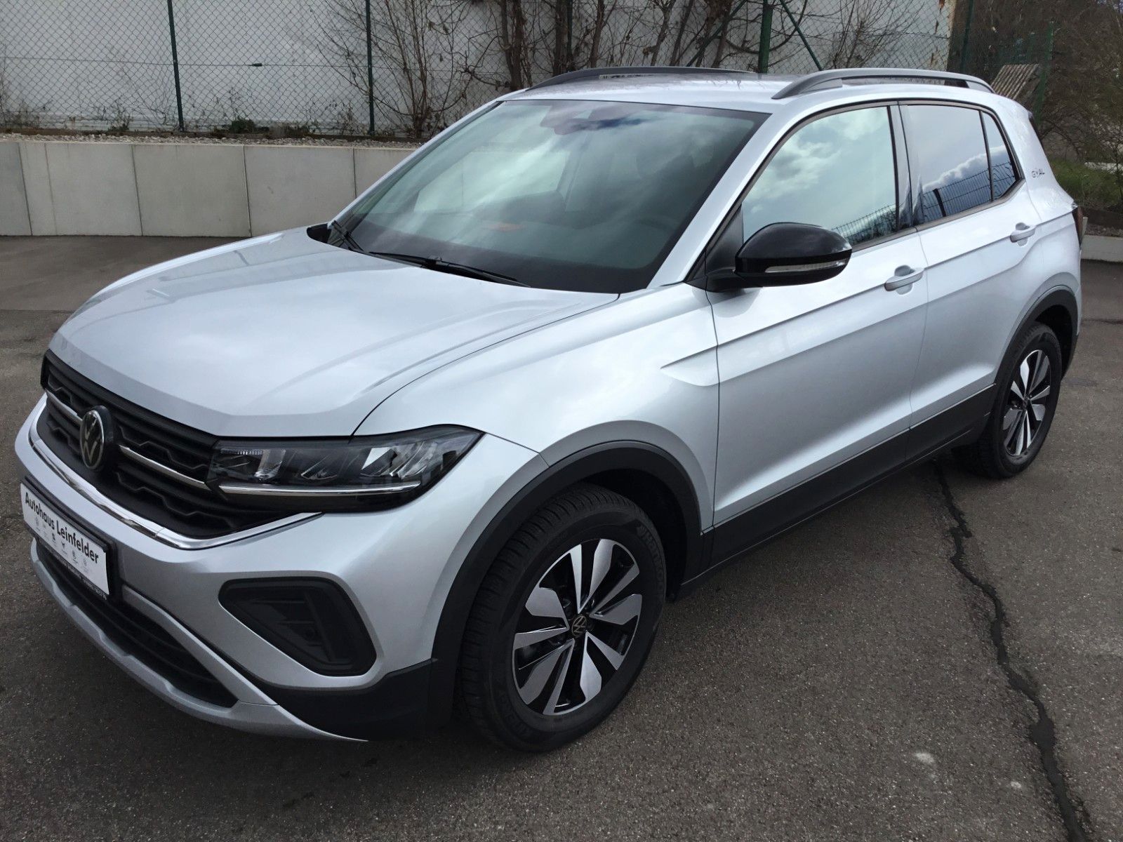 Fahrzeugabbildung Volkswagen T-Cross 1.0 TSI DSG GOAL+AHK+ACC+AppConnect+LED