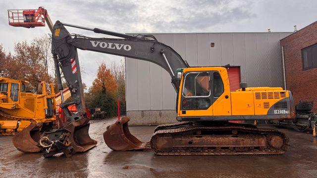 Volvo EC240BNLC Rotortilt 3x Bucket