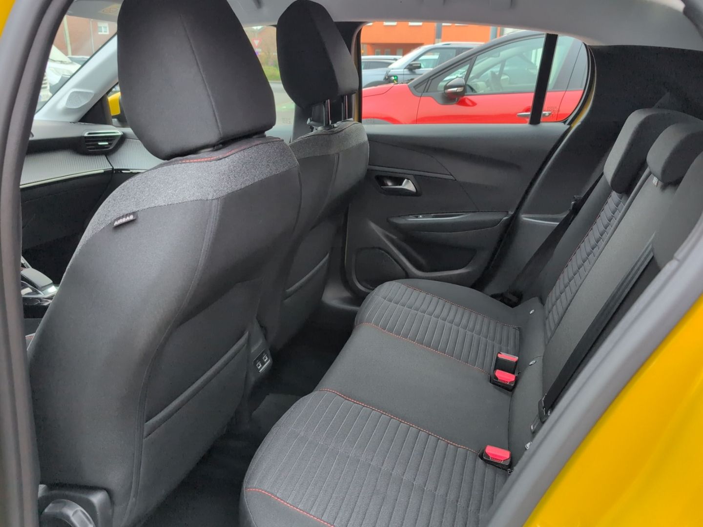 Fahrzeugabbildung Peugeot 208 Active Pack Elektromotor     136  CarPlay
