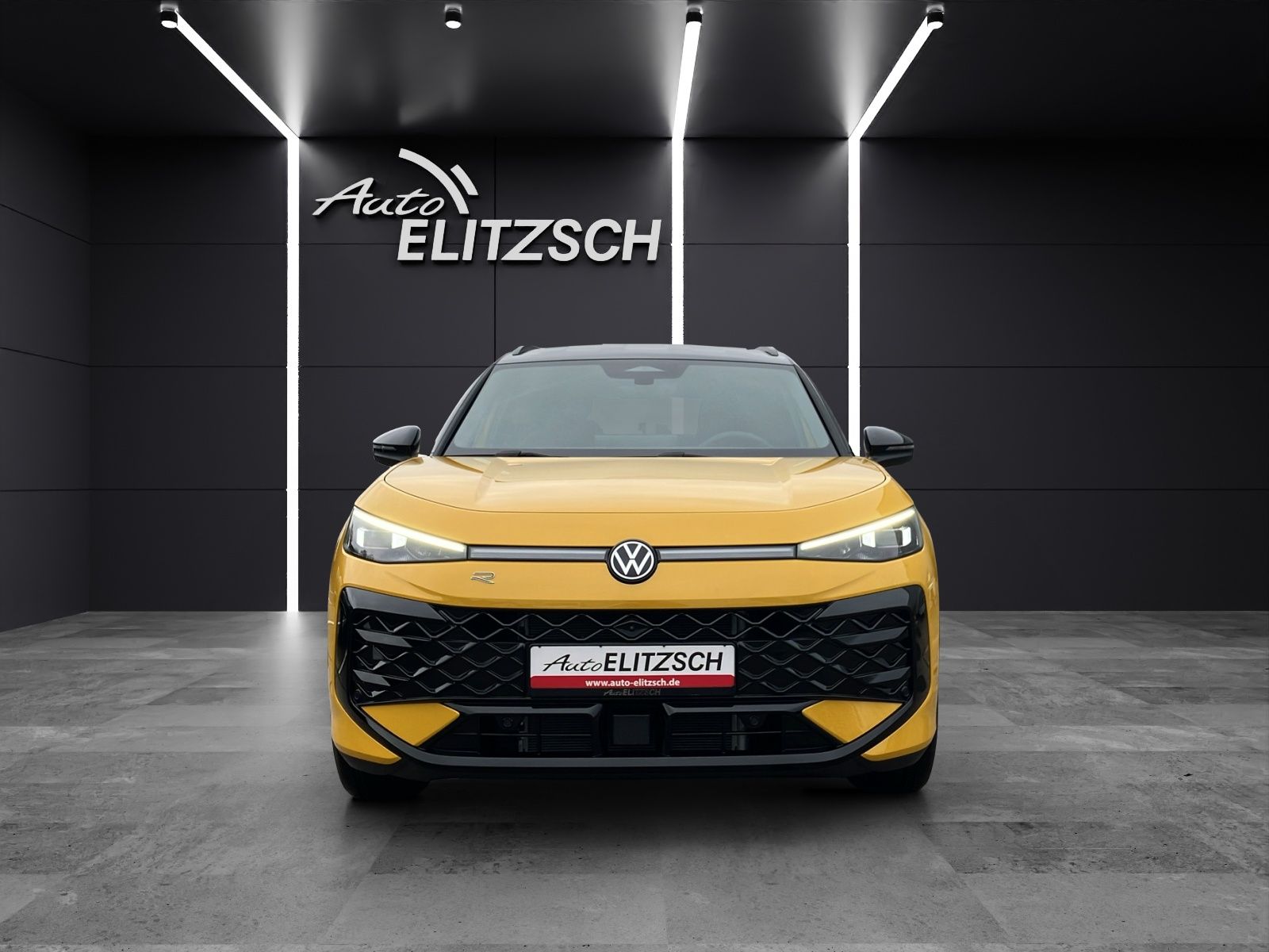 Fahrzeugabbildung Volkswagen T-Roc R-Line eTSI DSG ACC SH HuD AppConnect 360°