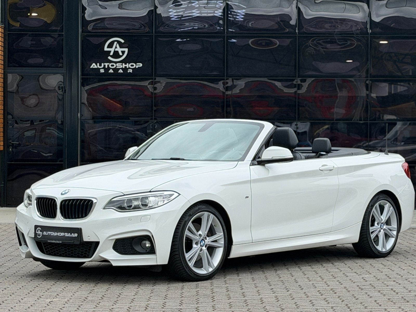 BMW Cabrio 220 d M Sport AUT/Bi-Xenon/LEDER