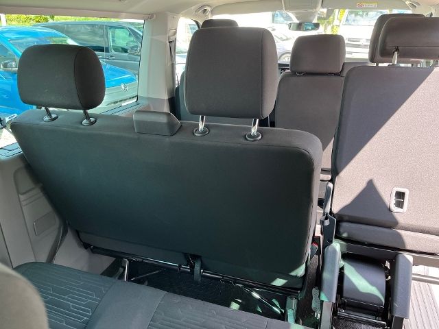 Fahrzeugabbildung Volkswagen T6.1 Caravelle 2.0 TDI DSG Comfortline LR 9 SITZ