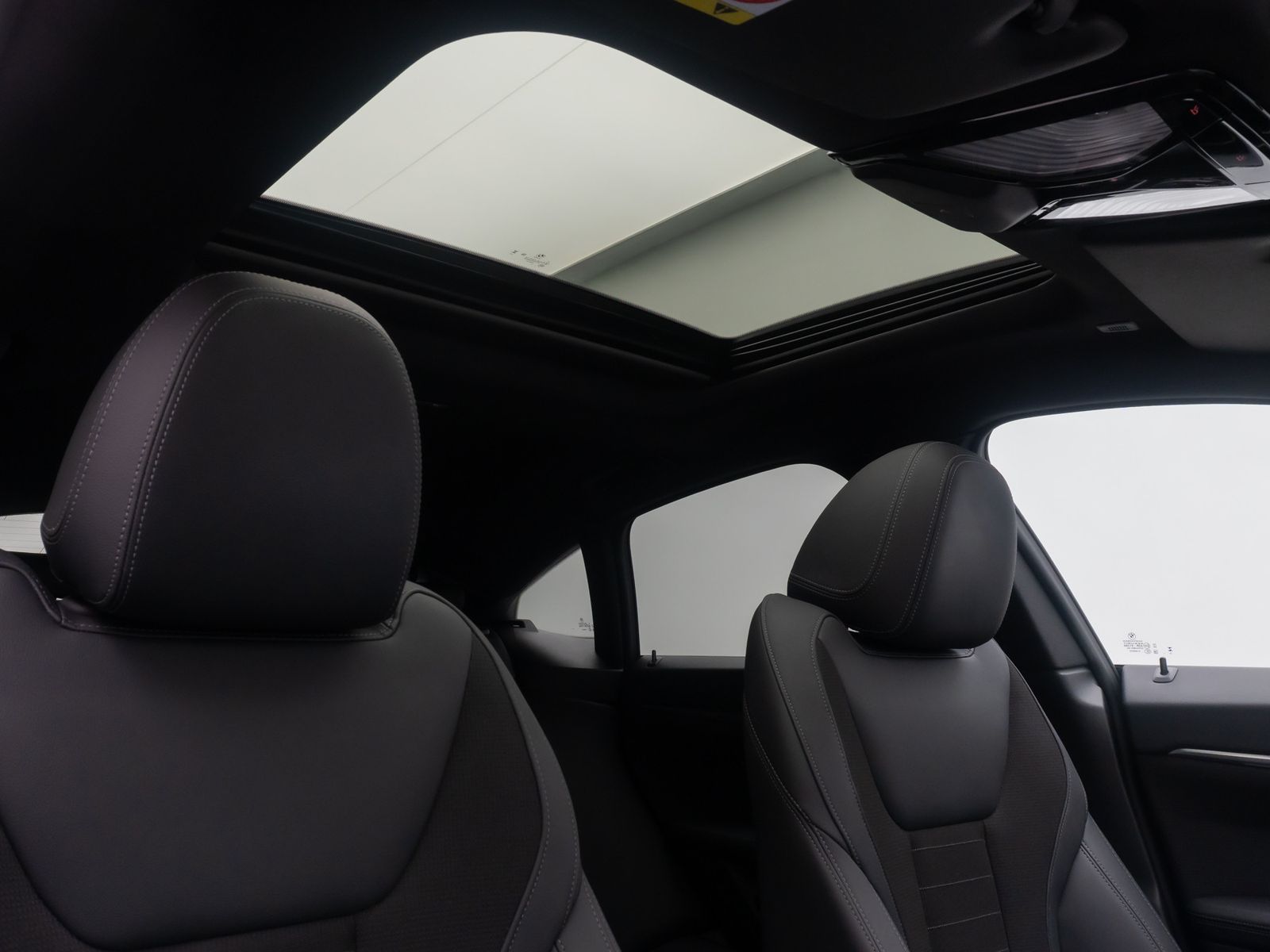 Fahrzeugabbildung BMW i4 eD40 GC Kamera HiFi GeschwindigReg Widscreen