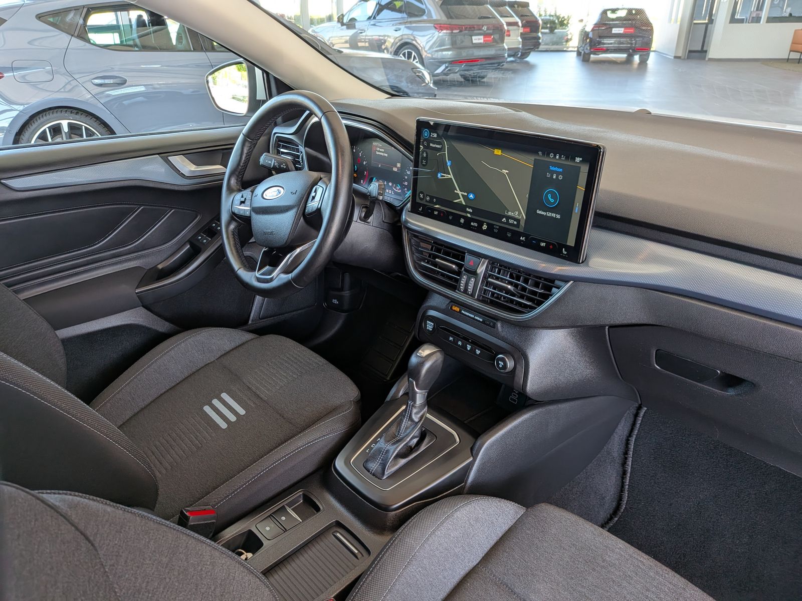 Fahrzeugabbildung Ford Focus Limo EB Active LED ACC Kamera Navi SHZ 17"