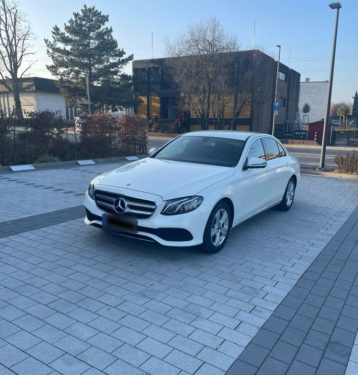 Image of Mercedes-Benz E 220