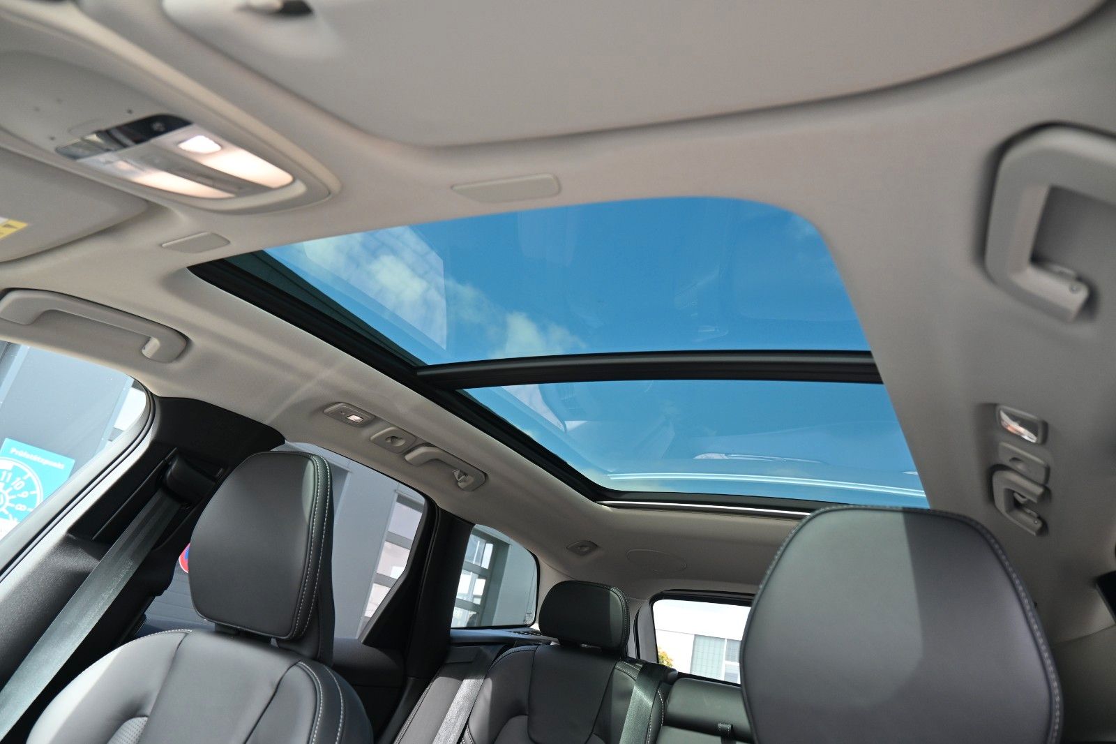 Fahrzeugabbildung Volvo XC60 B4 D AWD Ultimate Dark*STDHZG*LUFT*360°*ACC