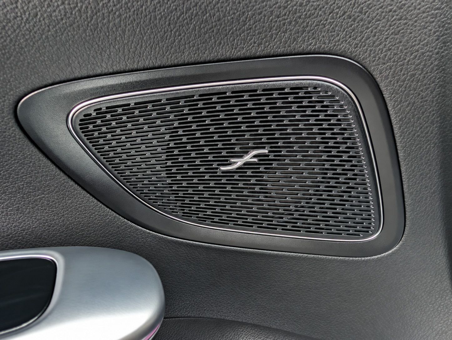 Fahrzeugabbildung Mercedes-Benz C 220 d Avantgarde AHK*MEMO*MBUX*AMBI*BUR*360°