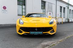 Fahrzeugabbildung Ferrari F12 Berlinetta Giallo Modena *MwSt./Scheckheft*
