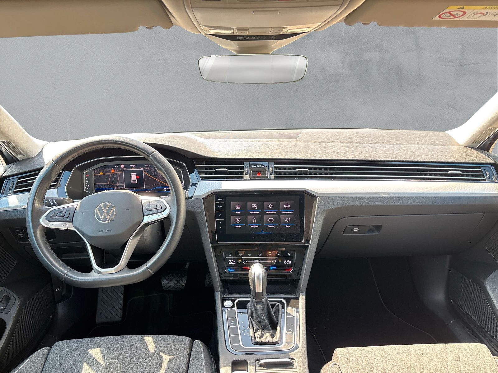Fahrzeugabbildung Volkswagen Passat Variant Business 1.5 TSI DSG RFK App-Conn