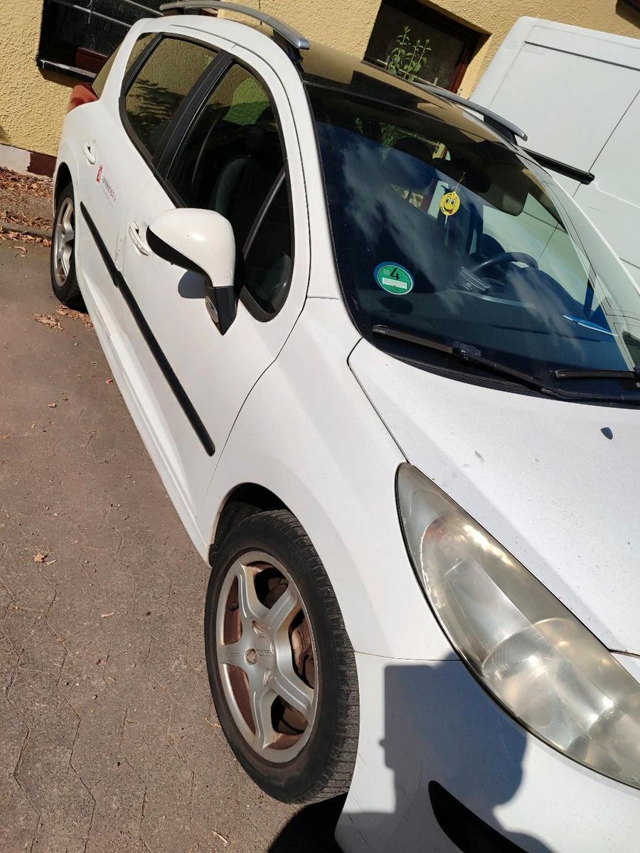 Peugeot 207 2008 — interior