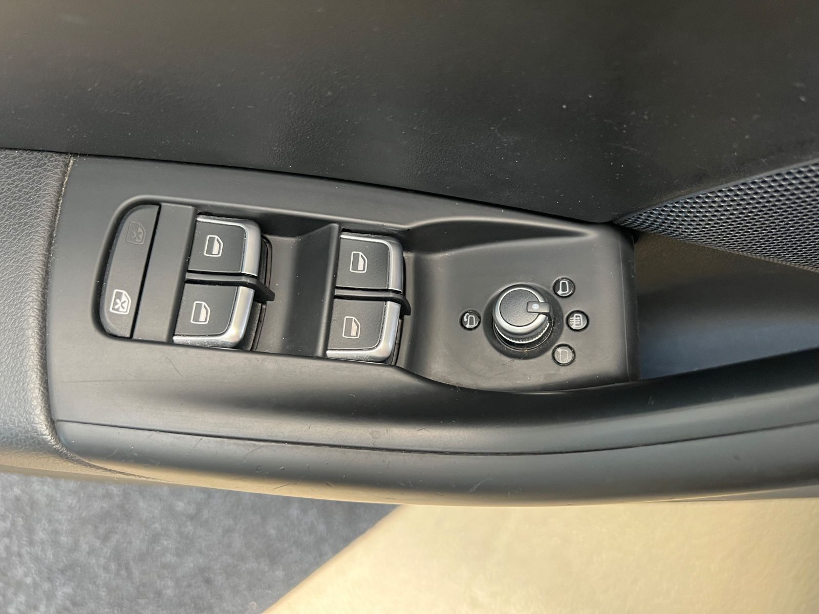 Fahrzeugabbildung Audi Q3 sport S line quattro