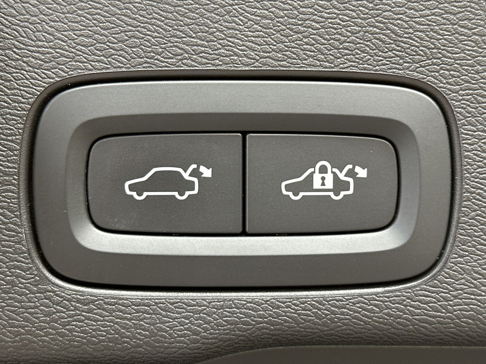 Fahrzeugabbildung Volvo XC60 B5 AWD Ultimate Dark NAV+LED+ACC+360°+PANO