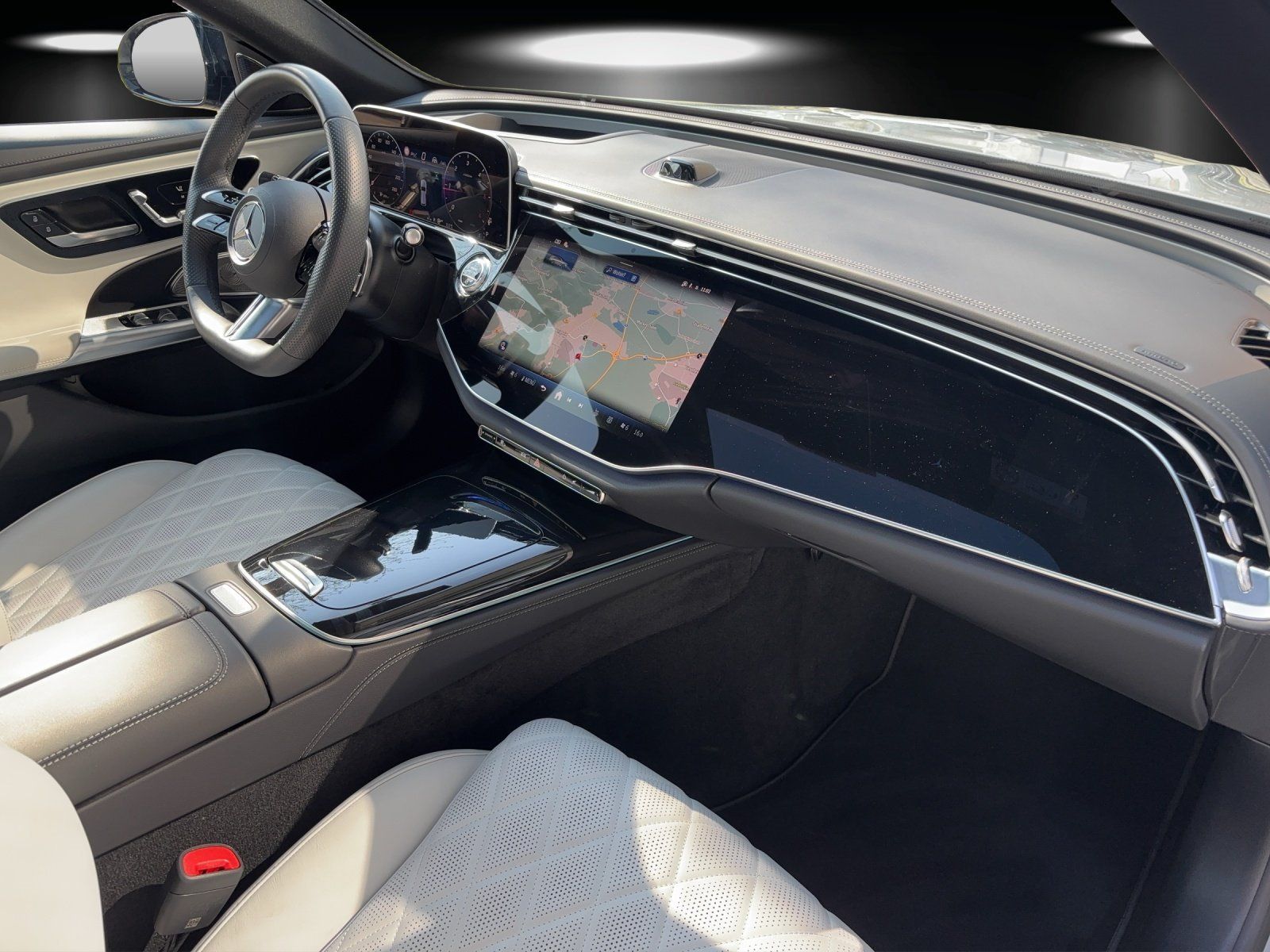 Fahrzeugabbildung Mercedes-Benz E220d T AMG Prem+ AIRMATIC Masage HYPER FahrAssi