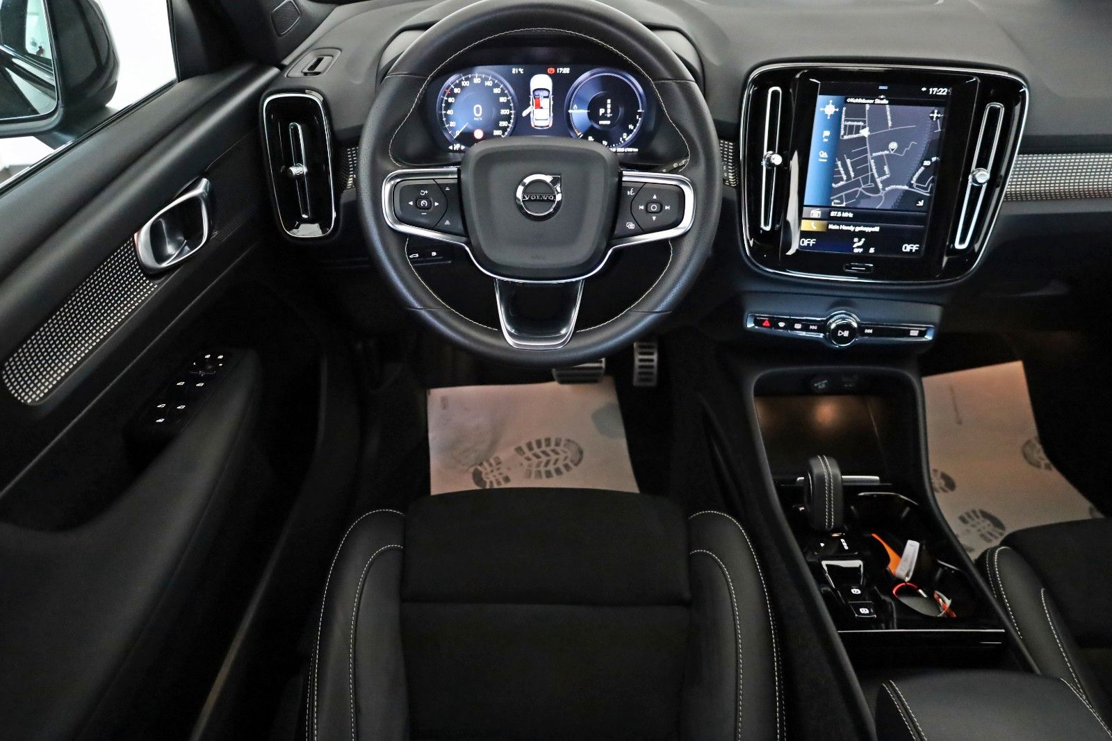 Fahrzeugabbildung Volvo XC40 R Design T.Leder,Navi,LED,Kamera,Apple CarP