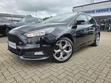 Ford Focus ST 2,0 EcoBoost - Ford Focus mit Benzin-Antrieb: Limousine, 2.0
