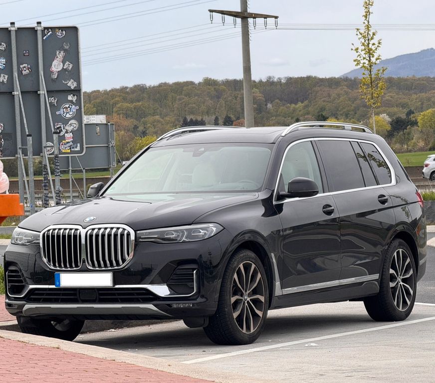 Image of BMW X7
