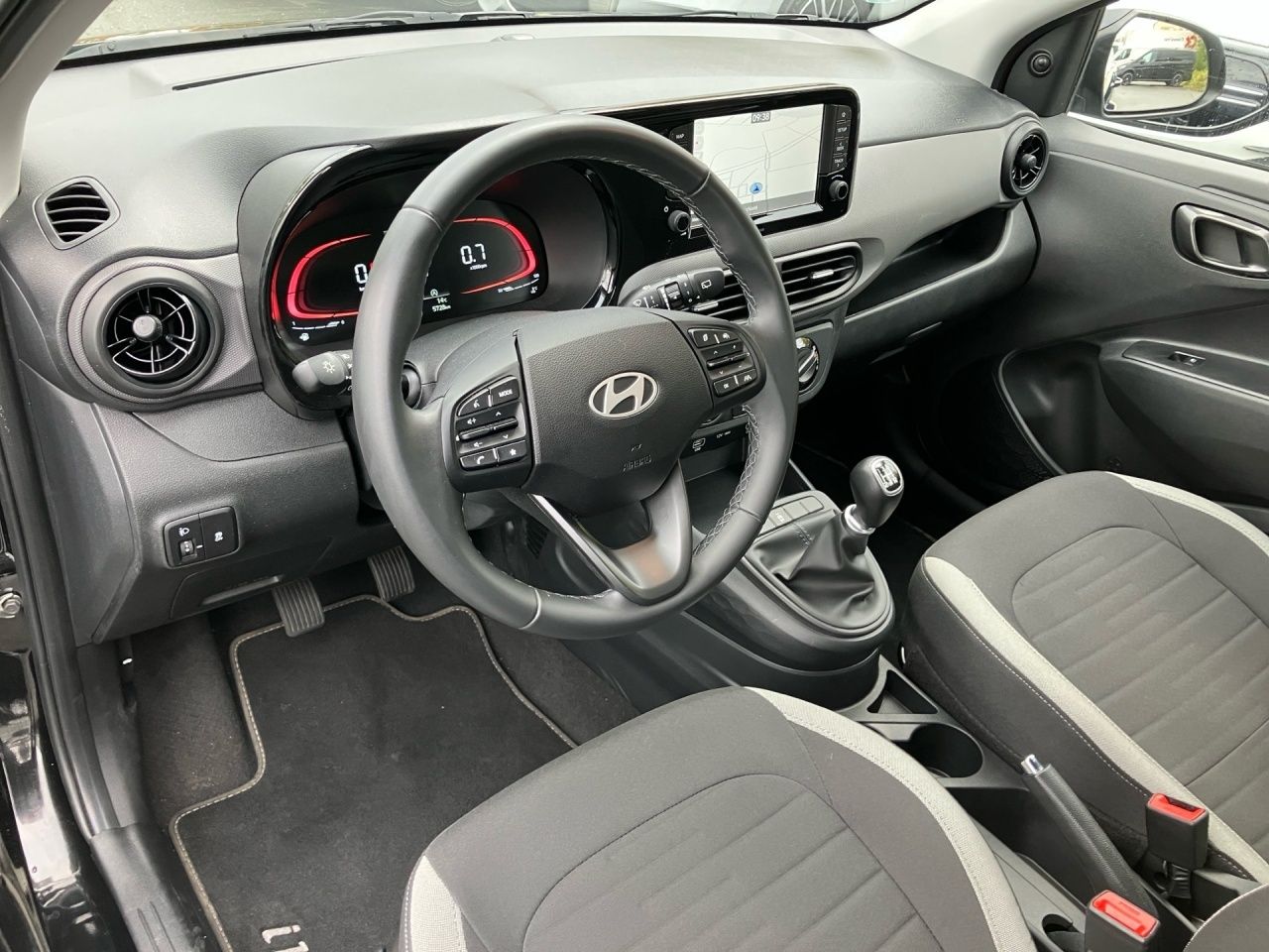 Fahrzeugabbildung Hyundai i10 SELECT Fernlichtass. Kam. Navi PDC SpurH