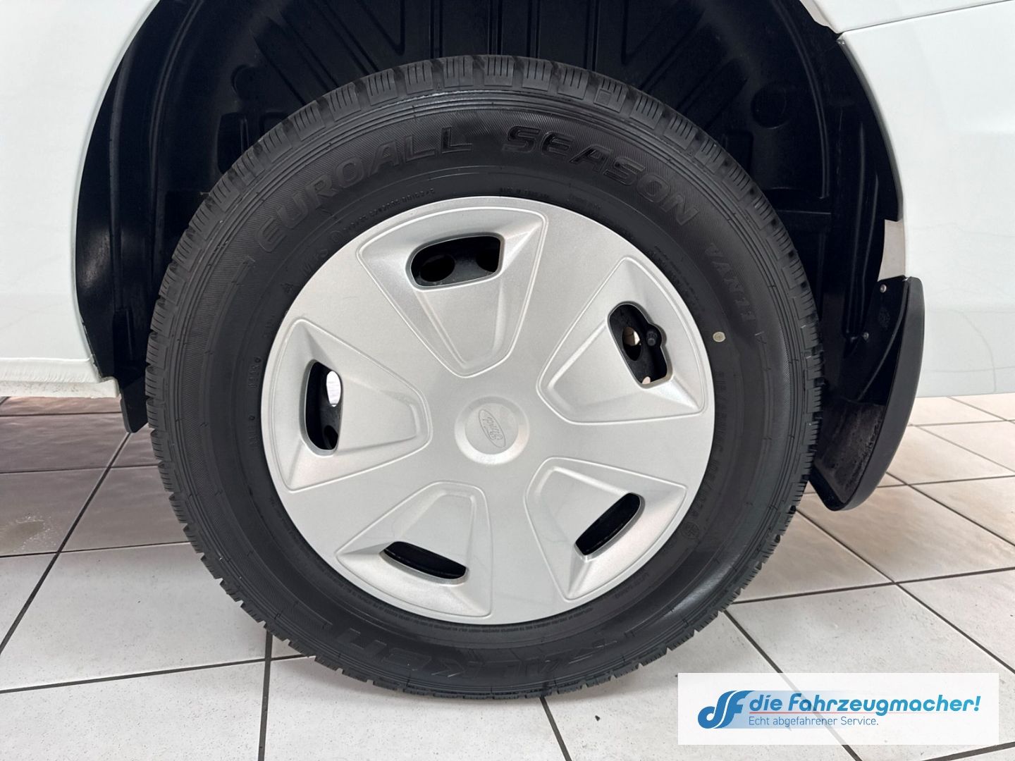 Fahrzeugabbildung Ford Transit Custom Dyn. Kurvenlicht DAB Notbremsass.