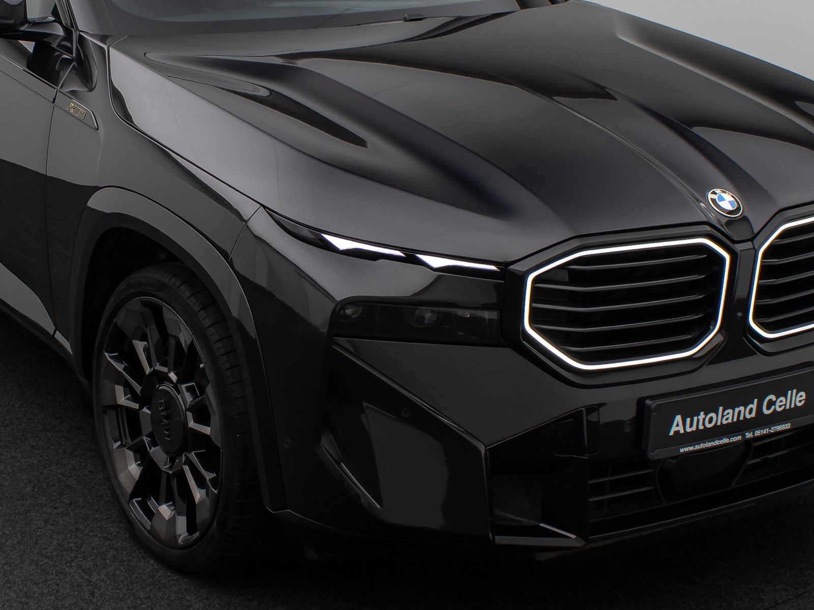 Fahrzeugabbildung BMW XM 360° HUD DAB B&W Massage SoftCl AHK 23" Voll
