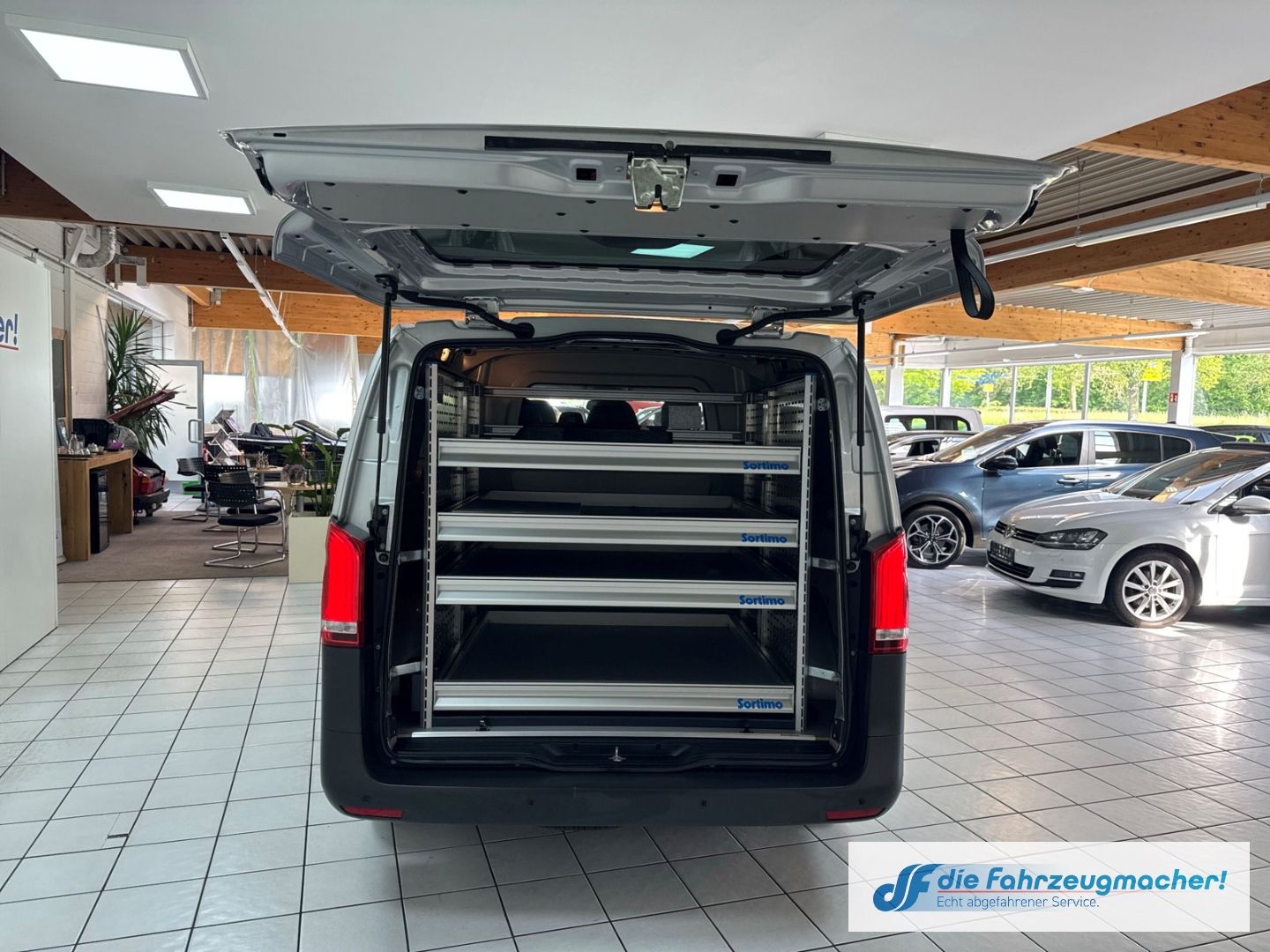 Fahrzeugabbildung Mercedes-Benz Vito Mixto 119CDI 4x4 lang Navi Digitales Cockpi
