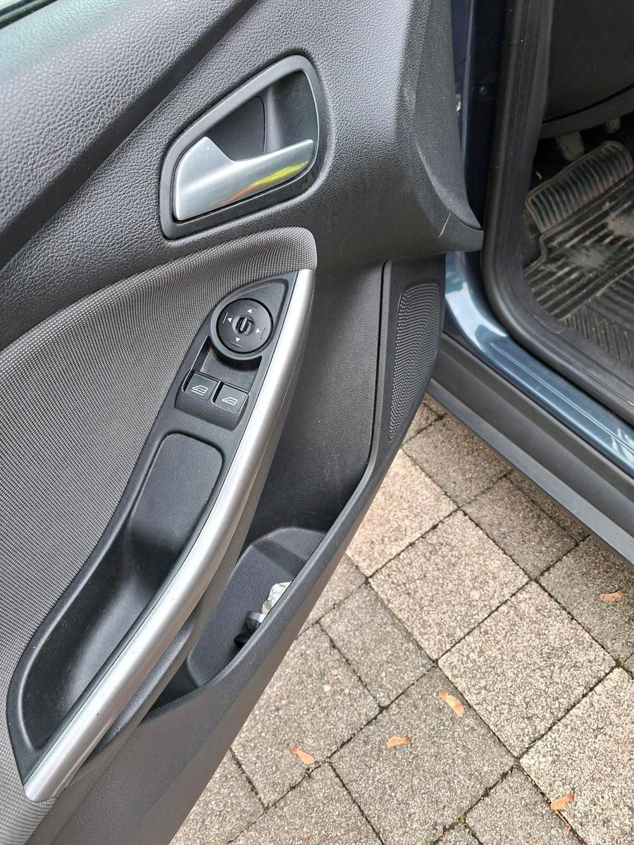 Ford Focus 2014 — photo 12
