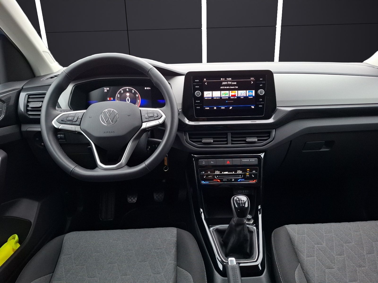 Fahrzeugabbildung Volkswagen T-Cross TSI Life LED AID ACC APP RFK SH LM