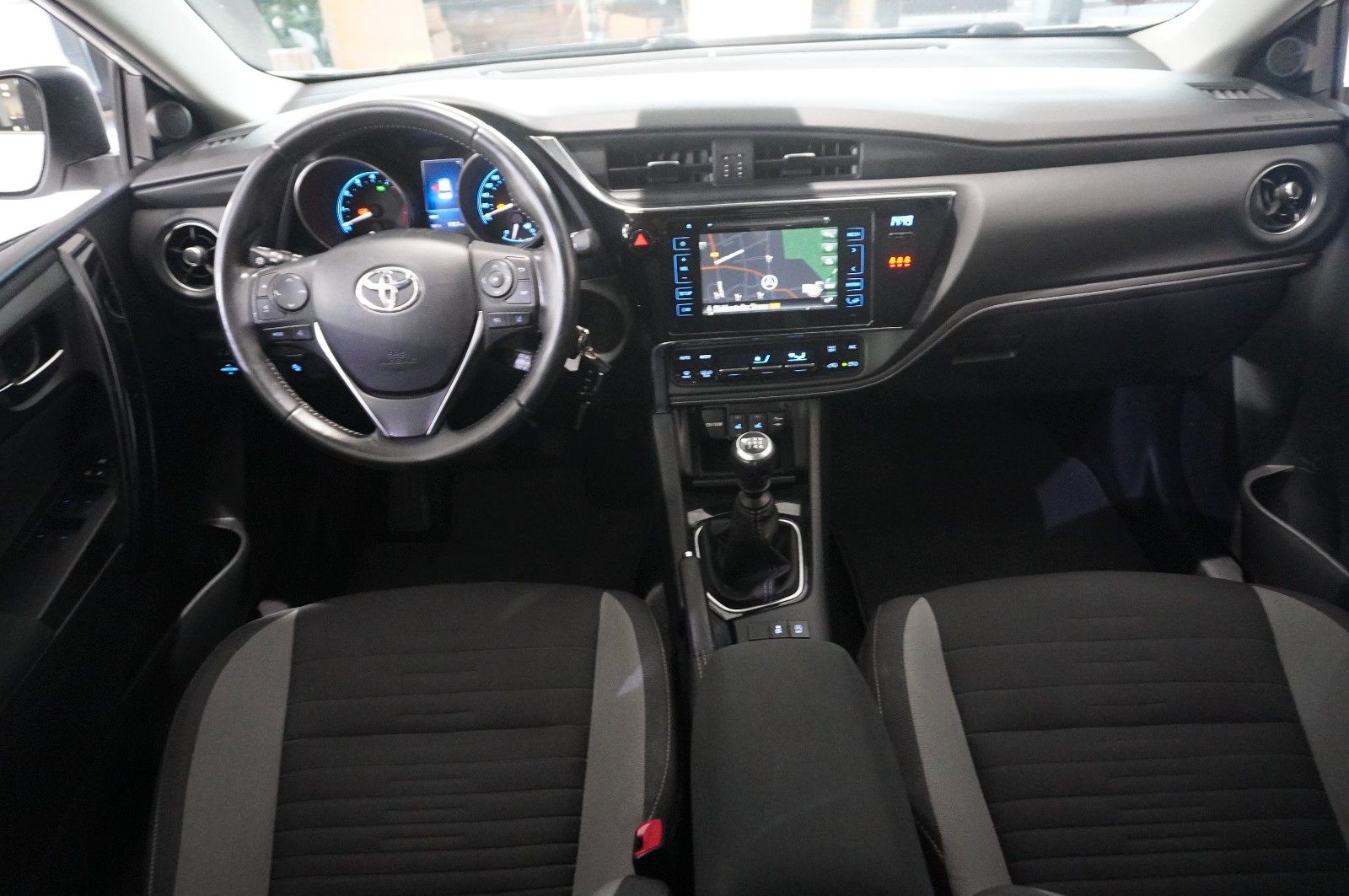Fahrzeugabbildung Toyota Auris 1.2 LIM. DESIGN EDITION NAVI/LED/KAMERA/SH
