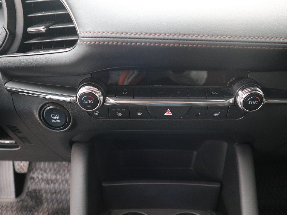 Fahrzeugabbildung Mazda 3 M-Hybrid Selection G-150 NAVI ACAA HUD SHZ RFK