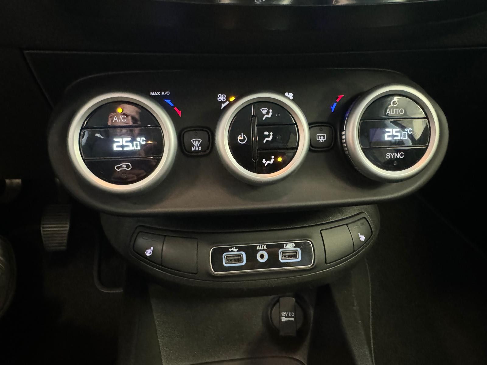 Fahrzeugabbildung Fiat 500X Cross / KLIMA / 8-FACH / 1. HAND/AHK/LED