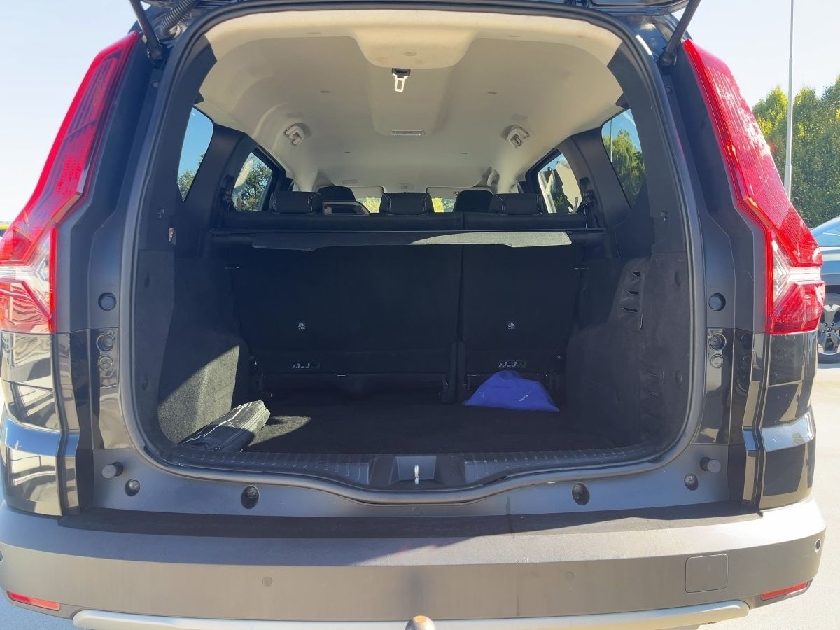 Fahrzeugabbildung Dacia Jogger Comfort TCe 100 ECO-G LPG AHK, SHZ - mit KI generiert/bearbeitet
