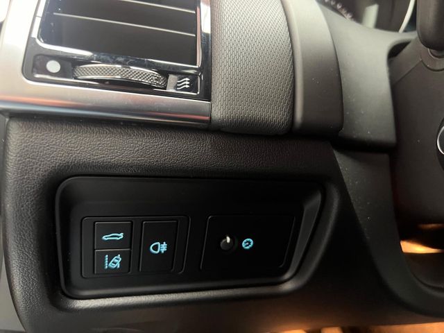 Jaguar F-Type Coupe P300 Pano*Xenon*Facelift