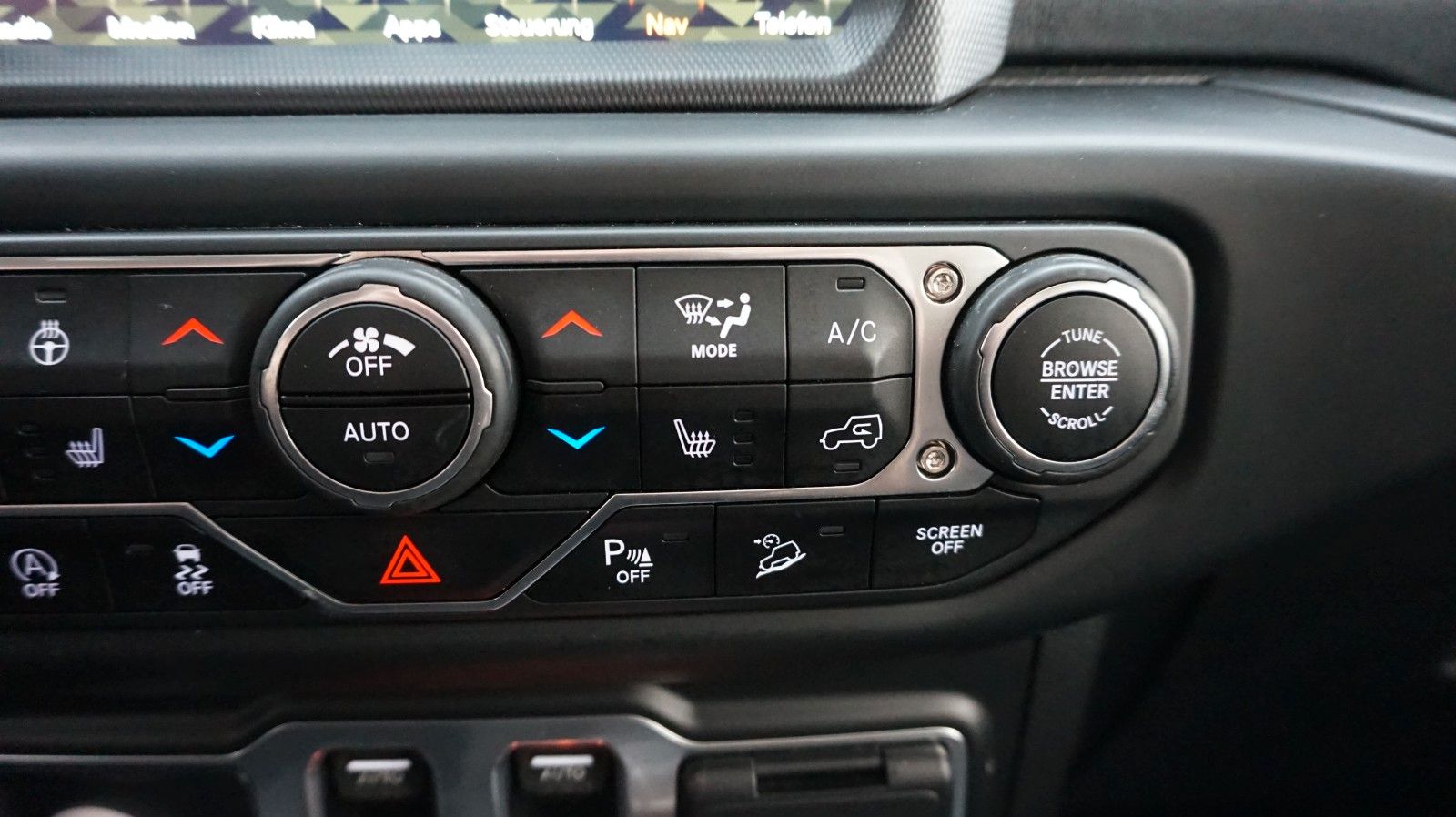Fahrzeugabbildung Jeep Wrangler Unlimited Sahara TÜV neu Cabrio