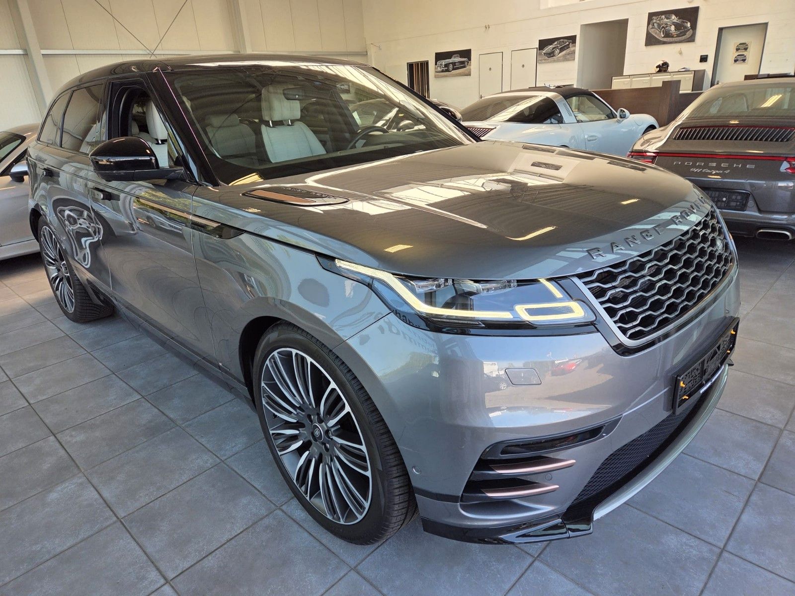 Fahrzeugabbildung Land Rover Range Rover Velar First Edition