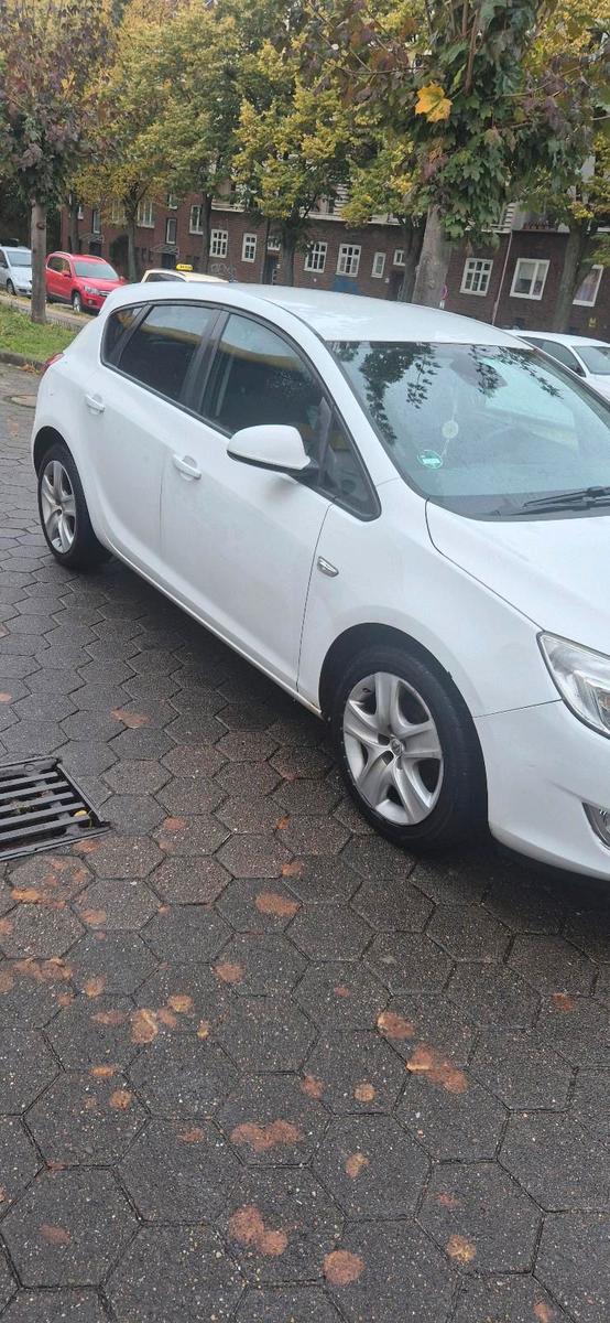 Opel Astra 2011 — photo 6