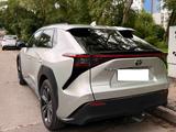 Toyota bZ4X 71,4kWh 160kW Comfort+Technik+Glas AWD ... - graue Toyota bZ4X